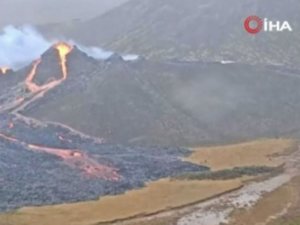 İzlanda’da Fagradals Yanardağı Lav Püskürtmeye Başladı