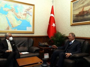 Bakan Akar, Kuveyt’in Ankara Büyükelçisi Alzawawi’yi Kabul Etti