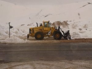 Eğribel’de Kar Yağışı Sürücülere Zor Anlar Yaşatıyor