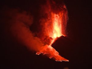 Etna Yanardağı Yeniden Faaliyete Geçti