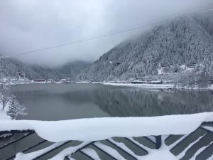 Uzungöl’e Mart Karı Düştü