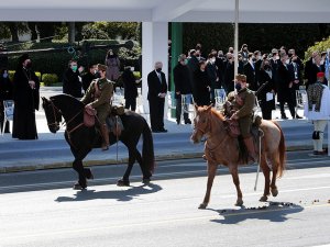 Yunanistan Bağımsızlık Gününü Askeri Geçit Töreniyle Kutladı