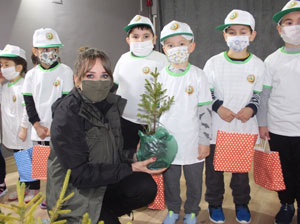 Rize Orman Müdürlüğü Çocuklara Fidan Dağıttı