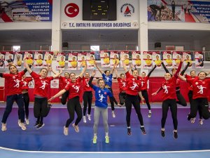 Kaptan Dümene Geçiyor