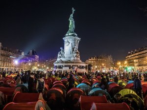 Yüzlerce Göçmen, Paris’in Ortasına Çadır Kurdu