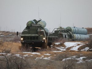 Rusya’nın Ateşlediği S-400 Füzeleri 700 Kilometre Uzaklıktaki Hedefi Vurdu