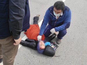 Yaya Geçidinde Anne Ve Oğluna Otomobil Çarptı