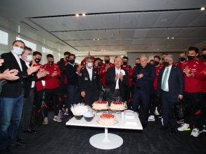 Nihat Özdemir’in Doğum Günü Kutlandı