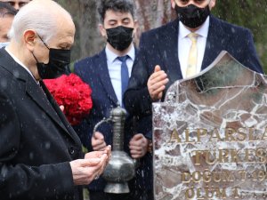 Mhp Lideri Bahçeli’den Alparslan Türkeş’in Kabrine Ziyaret