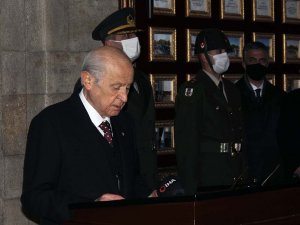 Mhp Lideri Bahçeli Ve Heyeti Anıtkabir’i Ziyaret Etti