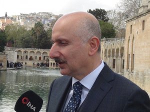 “Süveyş Kanalı’nda Bir Geminin Karaya Oturmasıyla Adeta Dünyanın Lojistik Hareketine Bir Darbe Vuruldu”