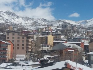 Hakkari’de 36 Yerleşim Yerinin Yolu Ulaşıma Kapandı
