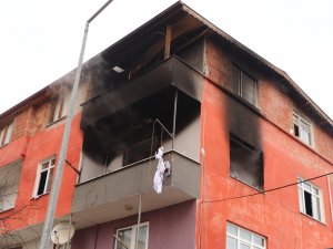Benzinle Sobayı Yakmak İstedi, Evi Küle Döndü: 2 Yaralı