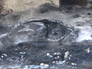 Trabzon’da Lastikçi Dükkanında Yangın