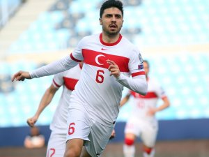 Ozan Tufan: "İngiltere Premier Lig’de Oynamak İstiyorum"