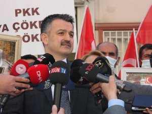 Tarım Ve Orman Bakanı Pakdemirli Evlat Nöbetindeki Ailelerle Buluştu