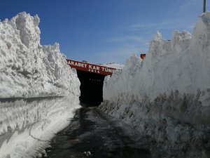 Van-bahçesaray Yolu Ulaşıma Açıldı