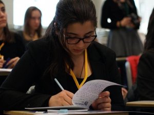 Lise Öğrencileri Dünyanın Sorunlarına Çözüm Aradı