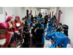 Festival İçin Rize'ye Gelen Dansçı Kızlara Yağmur Süprizi