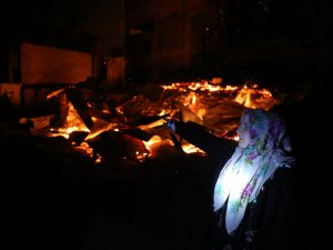 Artvin’in Ortaköy Köyünde Vatandaşlar Çaresizlik İçinde Evlerinin Yanmasını İzledi