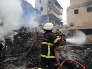 Evi Yanan Vatandaşlar Gün Ağarınca Karşılaştığı Manzara Sonrası Fenalık Geçirdi