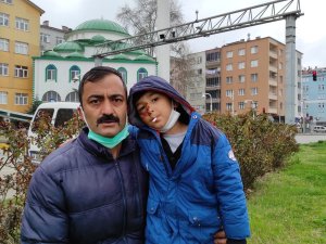 Sokak Köpeklerinin Saldırısına Uğrayan Çocuk Ölümden Kurtuldu