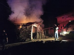 Yaşlı Çifti Yangın Ayırdı