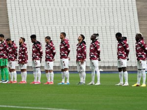 Boupendza, Karagümrük’e Karşı Yedekler Arasında