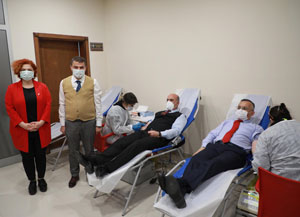 Rize Valisi Kemal Çeber, Kan Bağışı Kampanyasına Katıldı