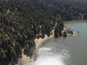 Gölcük Tabiat Parkı’nda Bahar Yüzünü Gösterdi