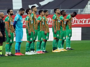 Süper Lig: Beşiktaş: 1 - Aytemiz Alanyaspor: 0 (Maç Devam Ediyor)