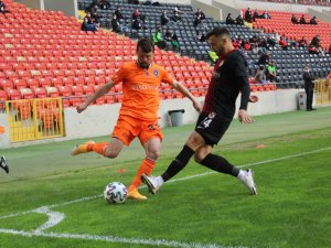 Süper Lig: Gaziantep Fk: 1 - Medipol Başakşehir: 0 (İlk Yarı)