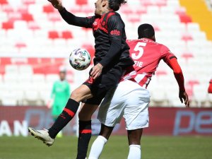 Karagümrük’te Lucas Castro Kadrodan Çıkarıldı