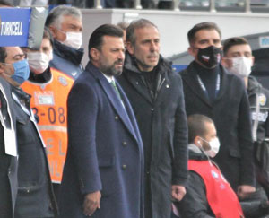 Çaykur Rizespor Teknik Direktörü Bülent Uygun: "Maç bir nevi taktik savaşı şeklinde geçti"