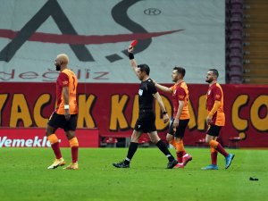 Donk Kırmızı Kart Gördü