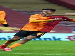 Ryan Babel 4. Golünü Kaydetti