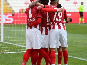 Süper Lig: Sivasspor: 3 - Konyaspor: 1 (Maç Sonucu)
