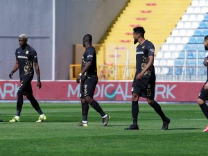 Süper Lig: Kasımpaşa: 0 - Yeni Malatyaspor: 0 (İlk Yarı)