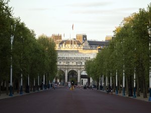 Londra’da Baltalı Şahıs Paniği