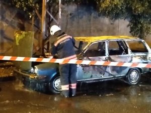Park Halindeki Otomobil Alev Alev Yandı