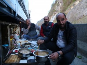 Tır Kuyruğunda İftar Telaşı