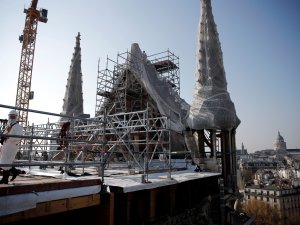 Macron, Notre-dame Katedrali’nin Restorasyon Alanını İlk Kez Ziyaret Etti