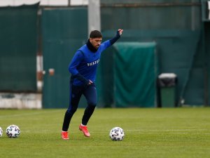 Bakasetas İç Sahada Gol Atmayı Seviyor