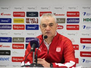 Rıza Çalımbay: “İkinci Yarı Takımım Gerçekten Çok İyi Oynadı”