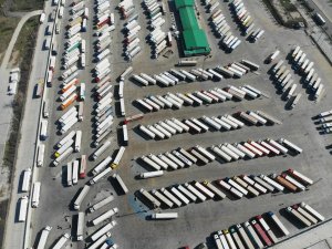 Kapıkule’de Tüm Zamanların Rekoru Kırıldı: 24 Saatte Tam Bin 438 Tır