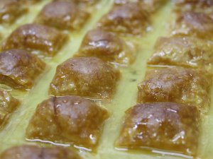 Ramazan Ayının Vazgeçilmezi, Börek Görünümlü Tatlı: Laz Böreği