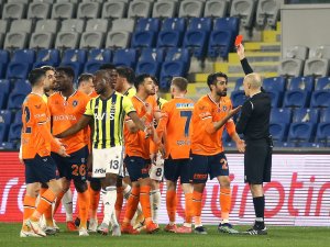 Mahmut Tekdemir, Ligde 9 Yıl Sonra Kırmızı Kart Gördü