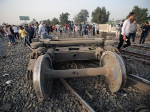 Mısır’daki Tren Kazasında Ölü Sayısı 11’e Yükseldi