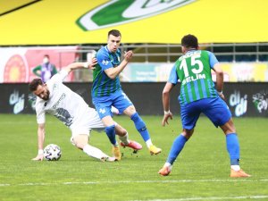 Süper Lig: Çaykur Rizespor: 2 - İttifak Holding Konyaspor: 2 (İlk Yarı)