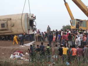 Mısır’daki Tren Kazasıyla İlgili 4 Demiryolu Çalışanı Hakkında Gözaltı Kararı